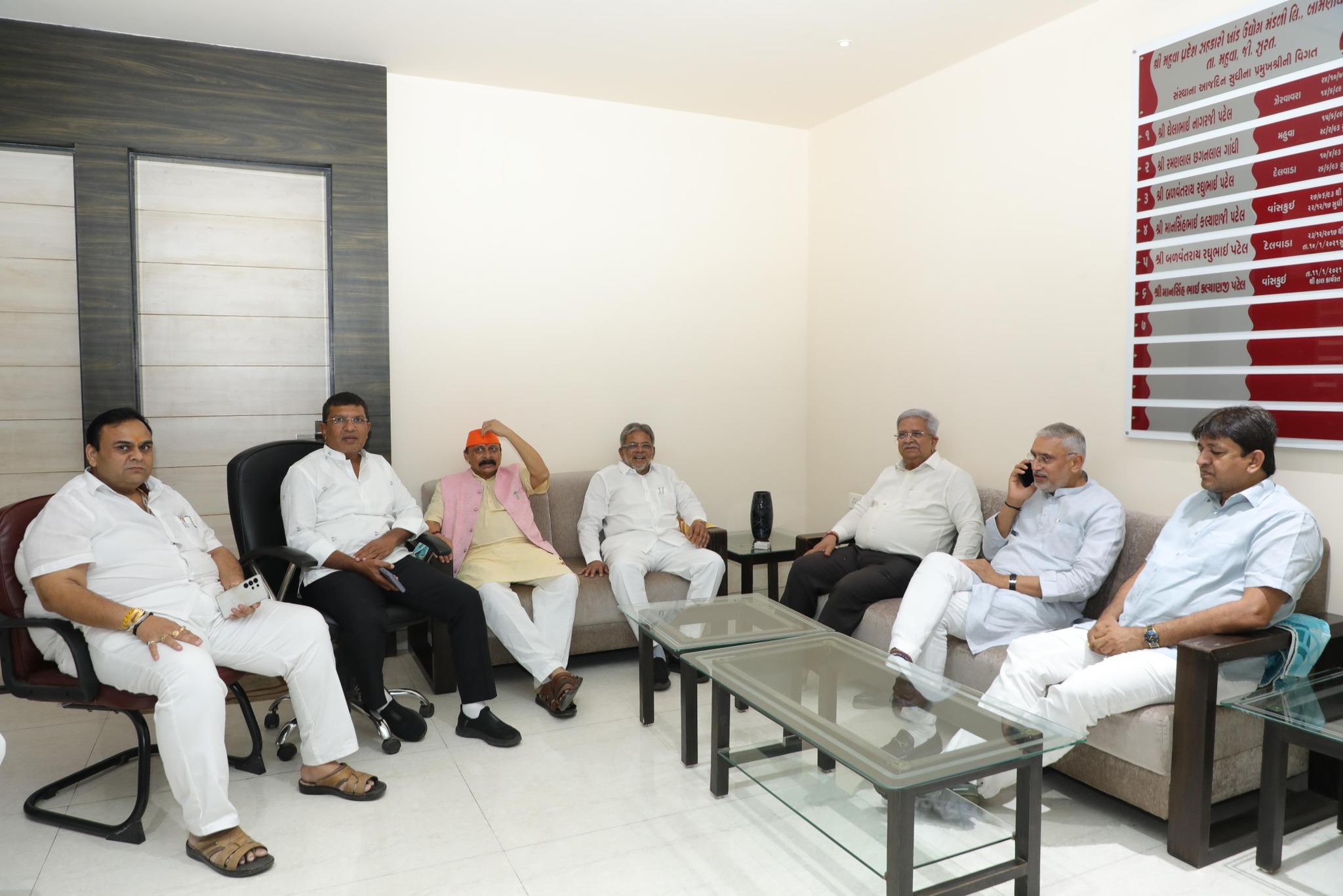 તા.૧૫-૦૫-૨૦૨૫ ના રોજ સુગરની કામગીરી અંગે મહુવા સુગર ફેકટરી ખાતે સમીક્ષા બેઠક મળી હતી.